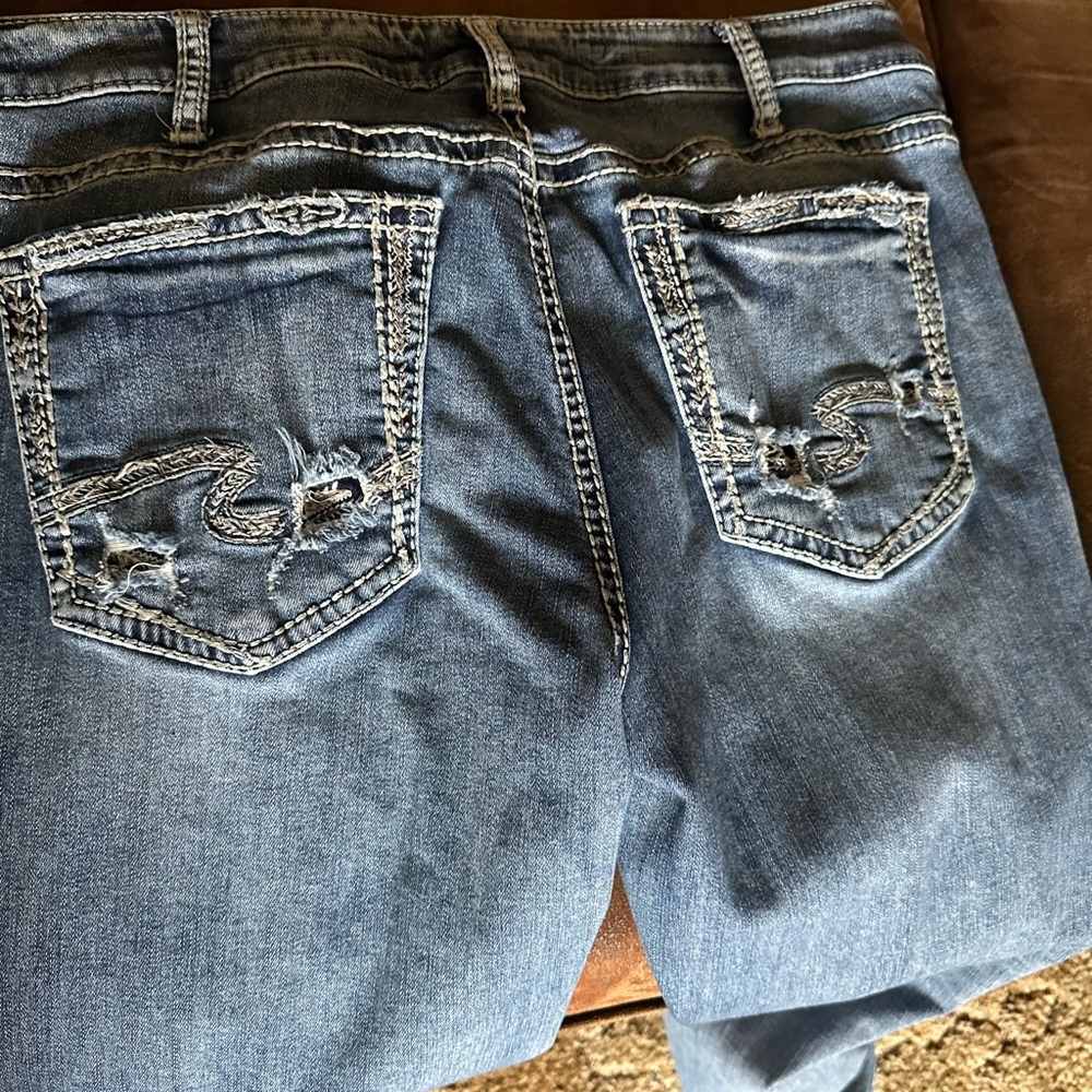Women’s Silver Brand Jeans. Elyse bootcut ..midrise W34/L33 ..